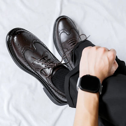 New Trending Brogues Classic Men Dress Shoes Men Oxfords Patent Leather Shoes Lace Up Formal Black Leather Wedding Party Shoes